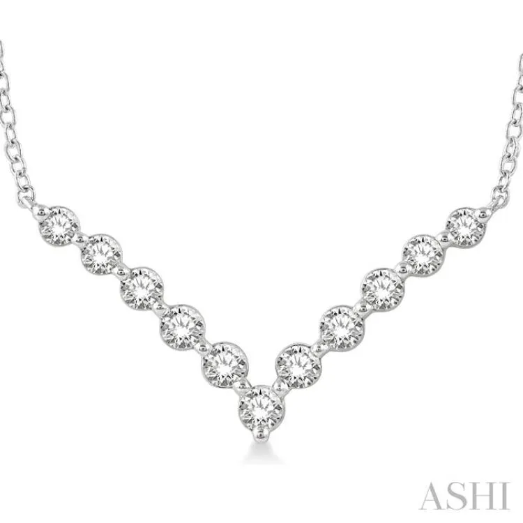 1/2 Ctw Chevron Round Cut Diamond Necklace in 14K White Gold