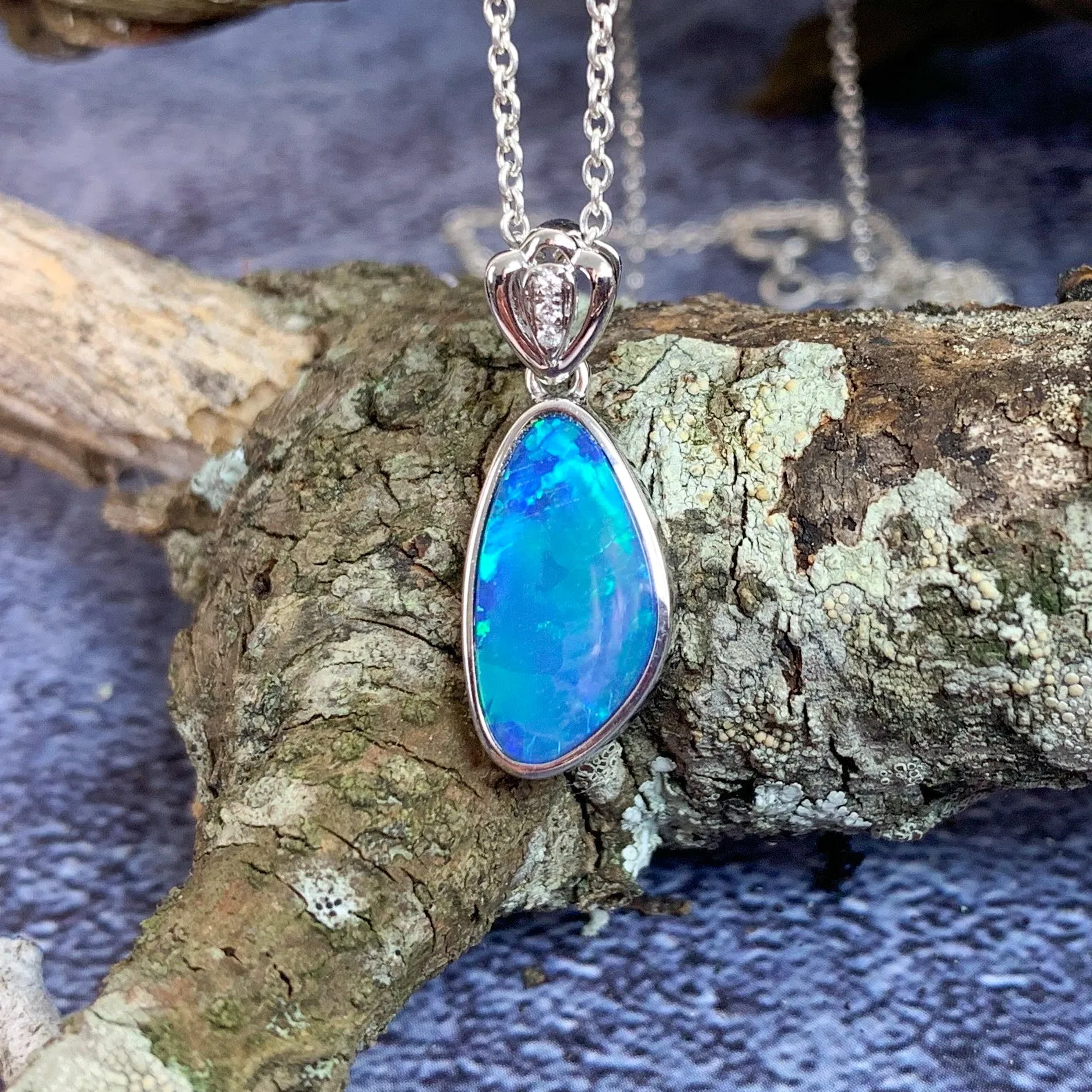 14kt White Gold Blue Green Opal doublet pendant