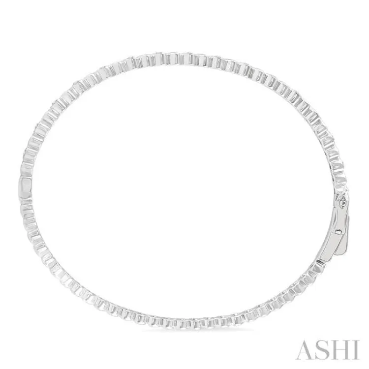 1/6 ctw Puffed Heart Plain and Round Cut Diamond Bangle in Silver