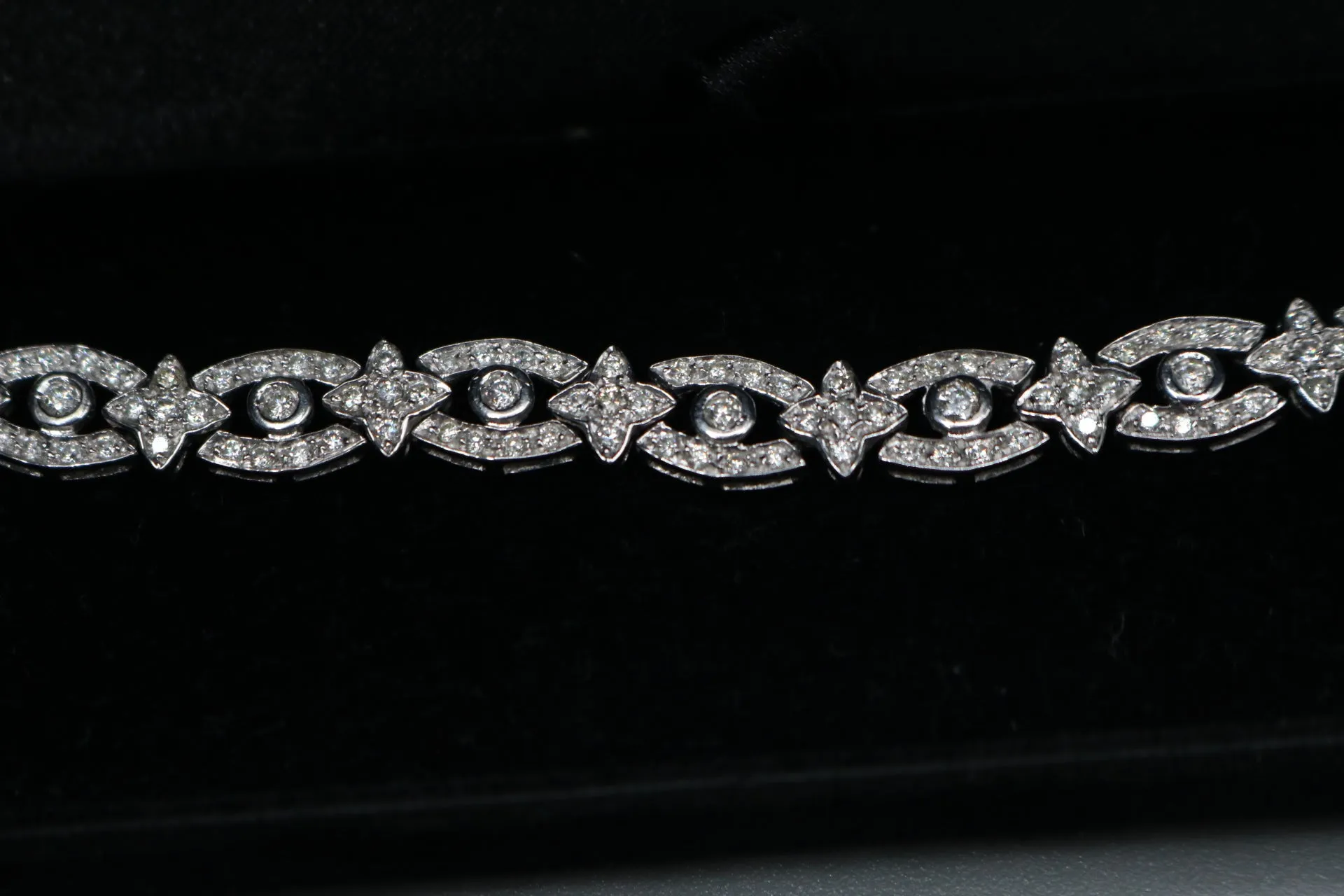 18K White Gold Diamond Link Bracelet (2.70 CTW)