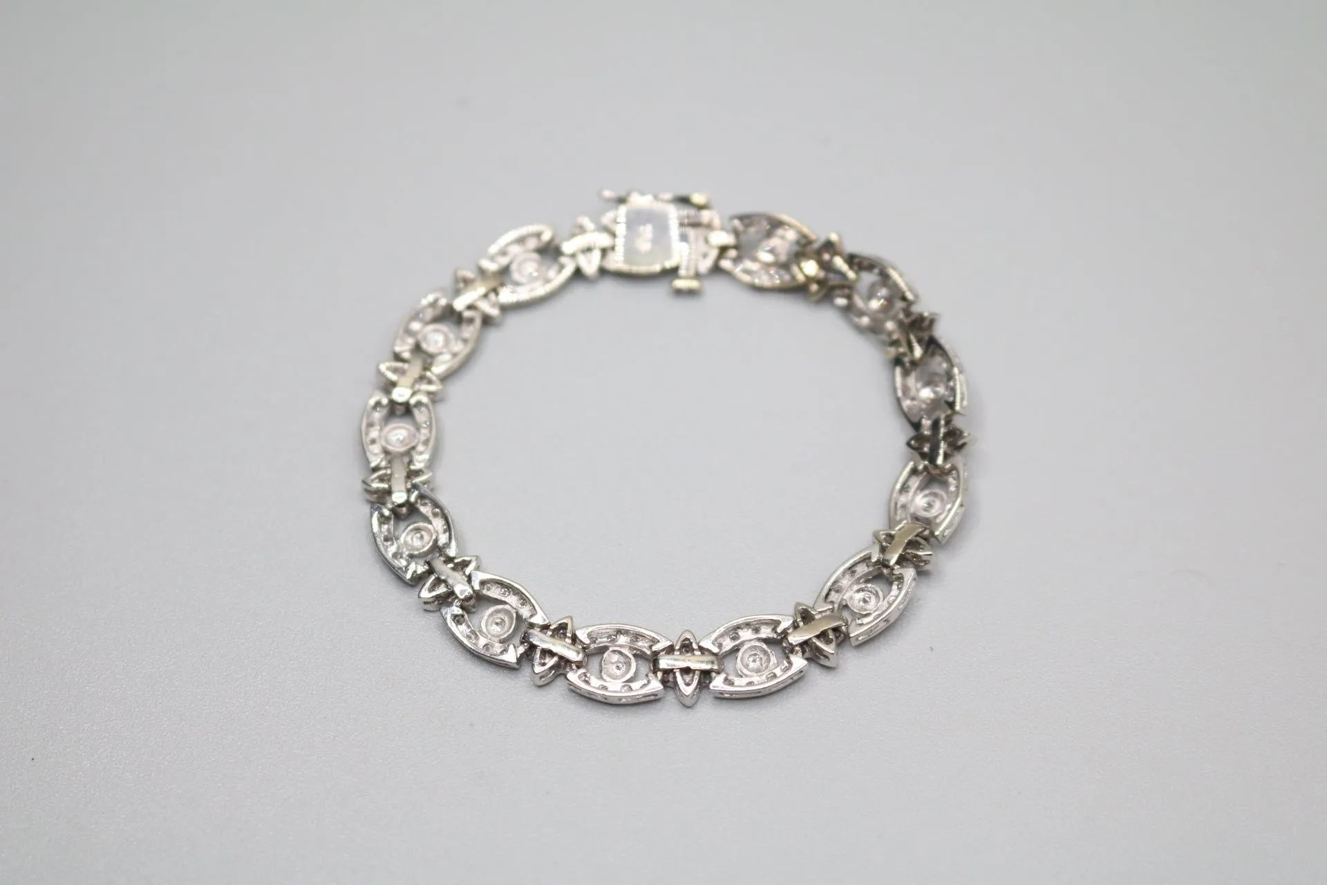 18K White Gold Diamond Link Bracelet (2.70 CTW)