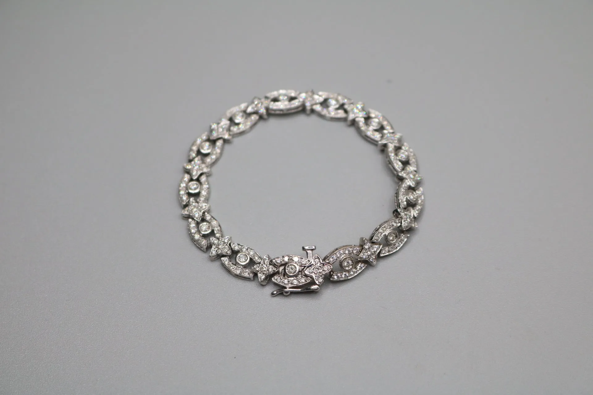 18K White Gold Diamond Link Bracelet (2.70 CTW)