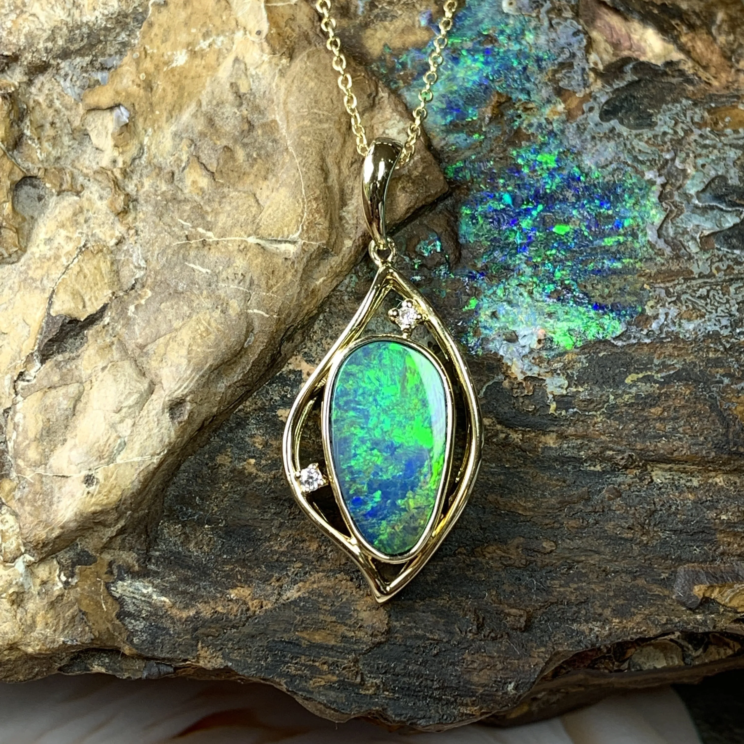 18kt Gold Plated Silver Opal 16x10mm pendant