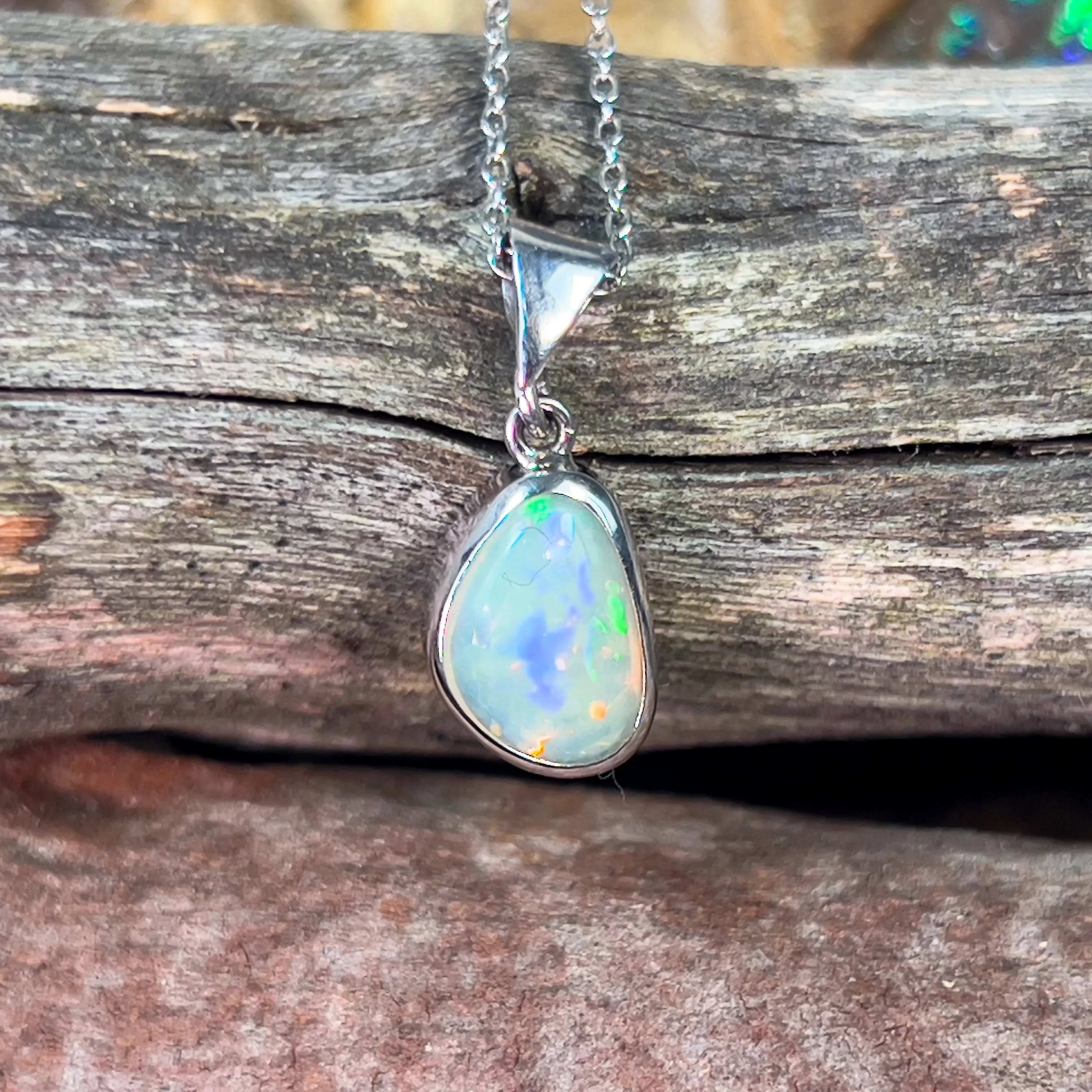 18kt White Gold Black Opal 1.1ct Pendant