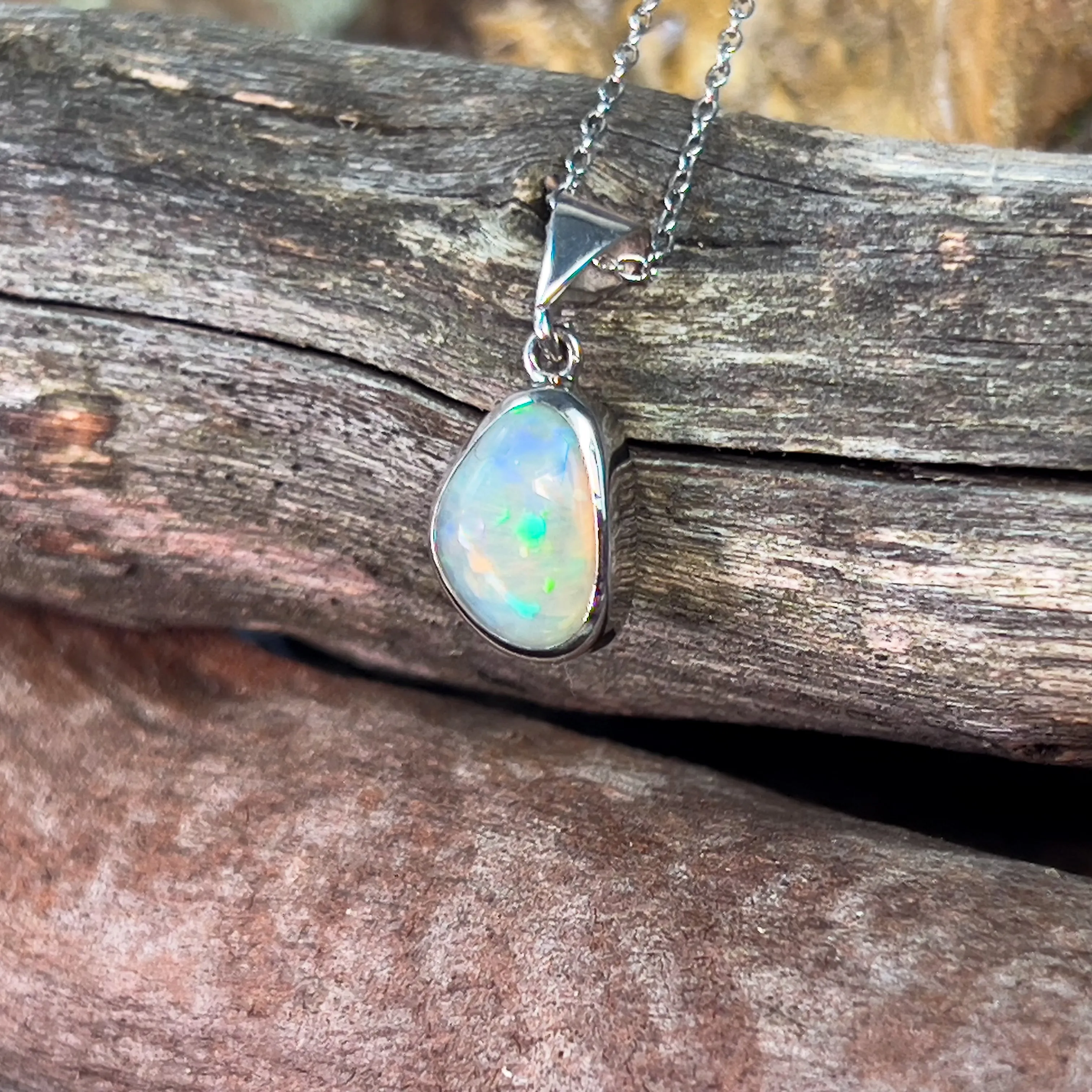 18kt White Gold Black Opal 1.1ct Pendant