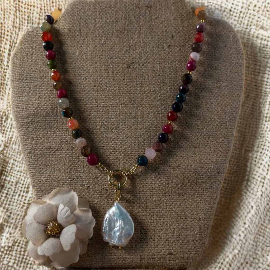 Agate and Pearl Pendant Necklace