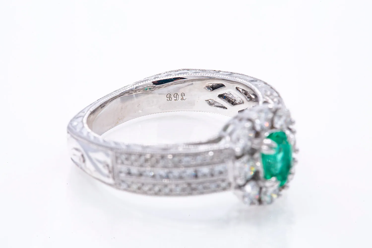 Bright Natural Oval Emerald Gemstone w/ Diamond Halo Accent 18k 750 White Gold Ring Sz 7