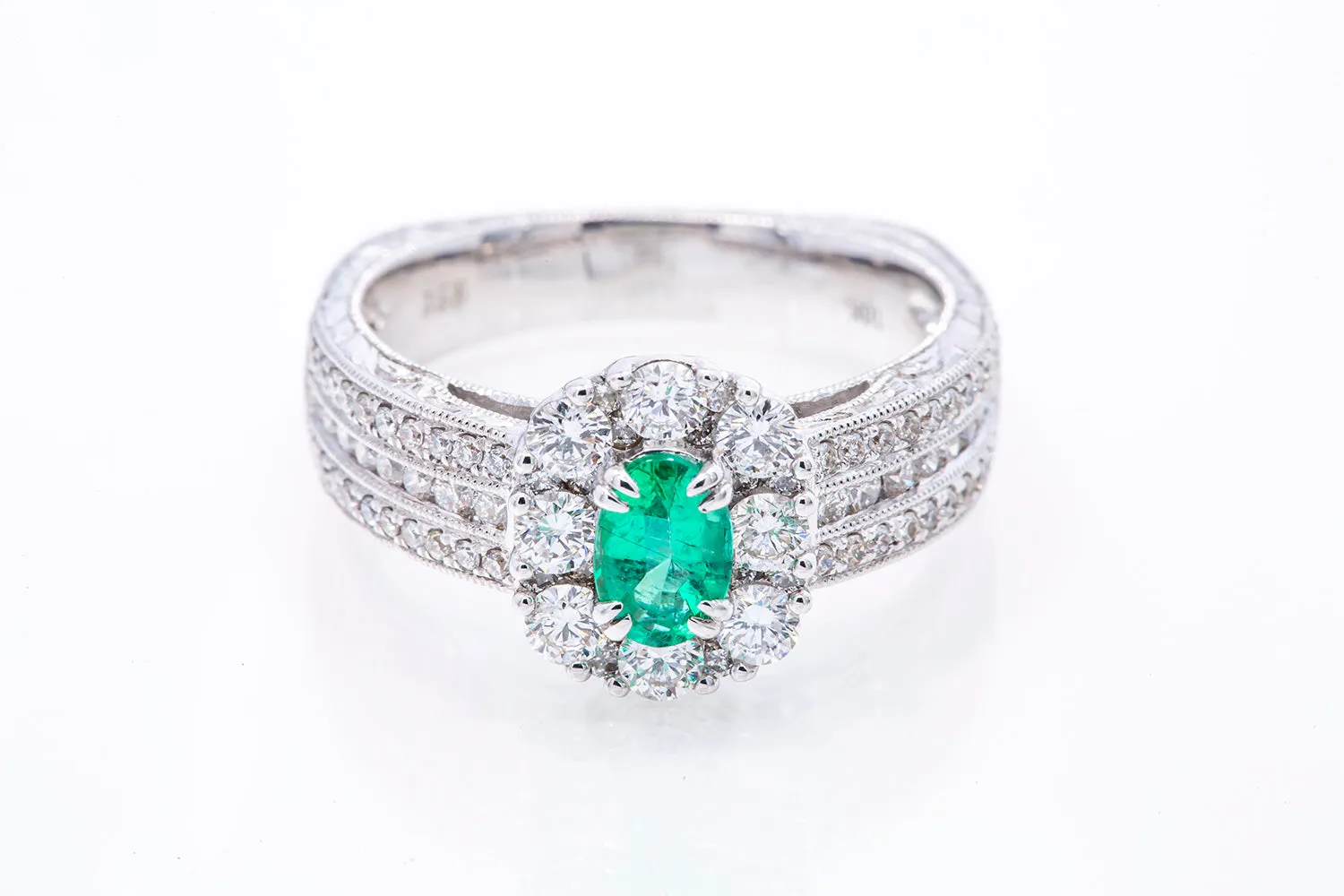 Bright Natural Oval Emerald Gemstone w/ Diamond Halo Accent 18k 750 White Gold Ring Sz 7