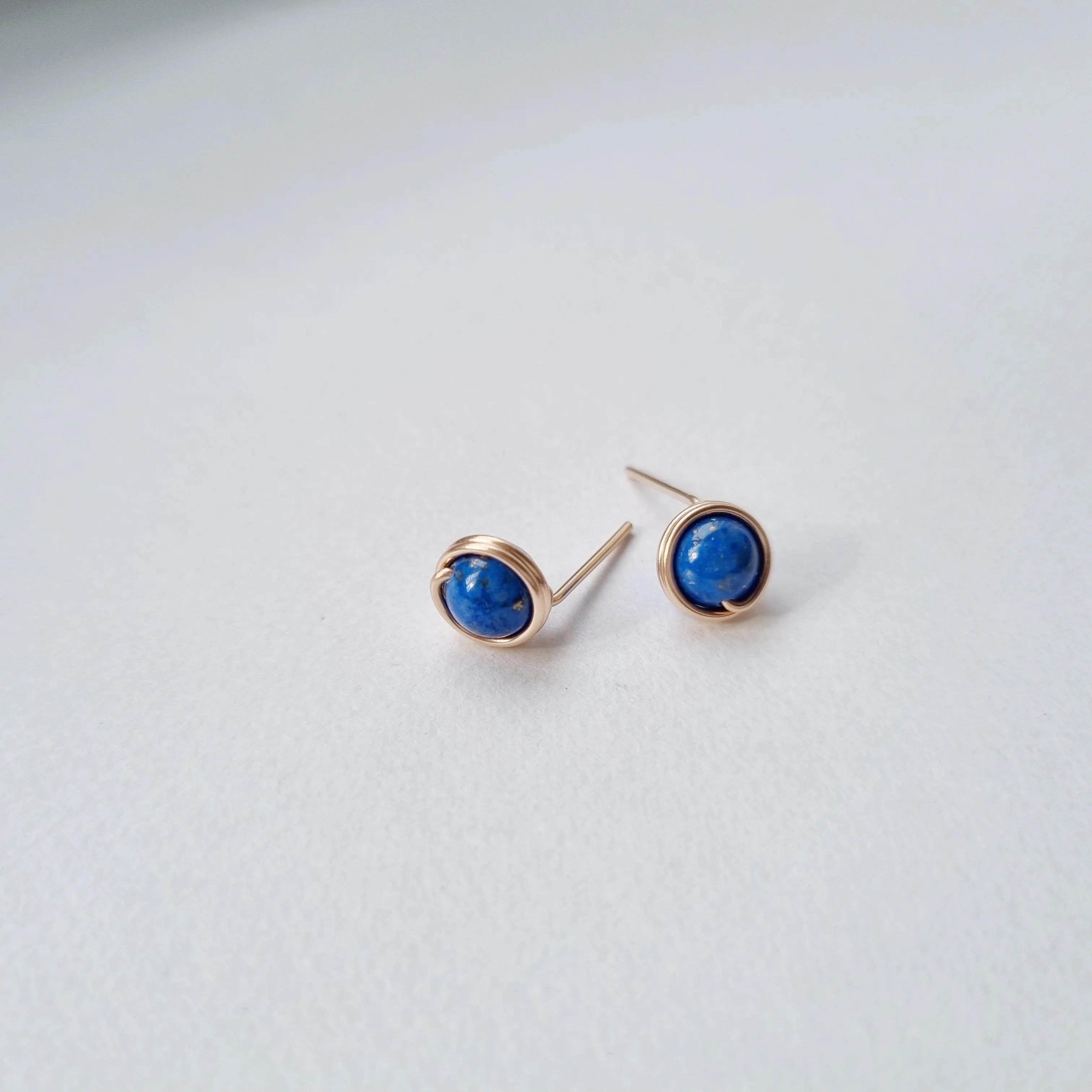 Lapis Lazuli Earstuds (Medium) / 14k Gold-filled