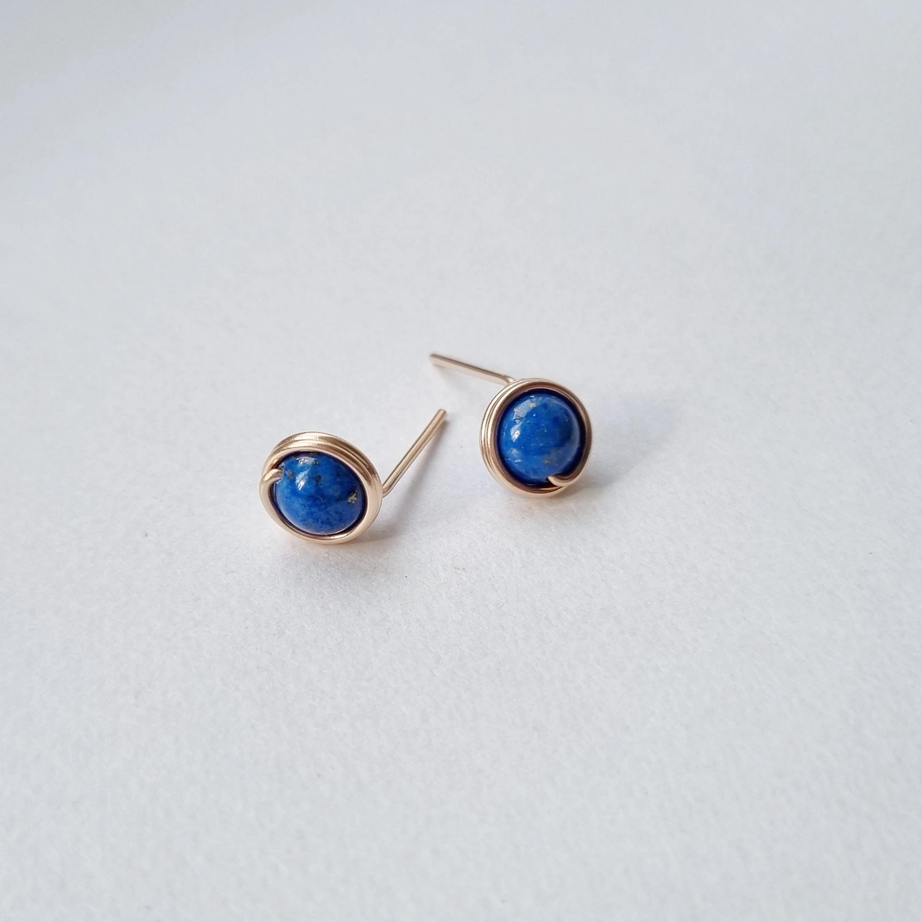 Lapis Lazuli Earstuds (Medium) / 14k Gold-filled