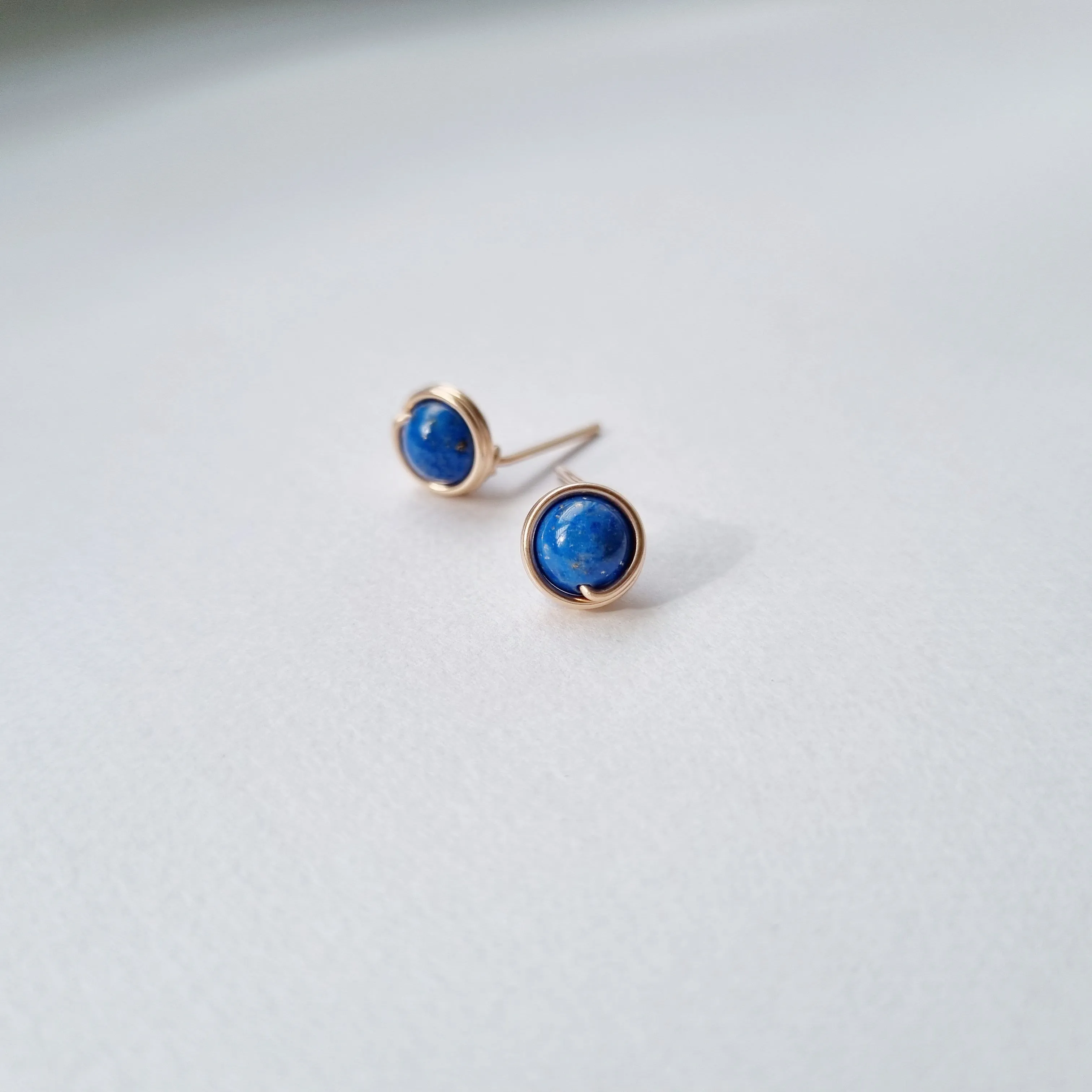 Lapis Lazuli Earstuds (Medium) / 14k Gold-filled