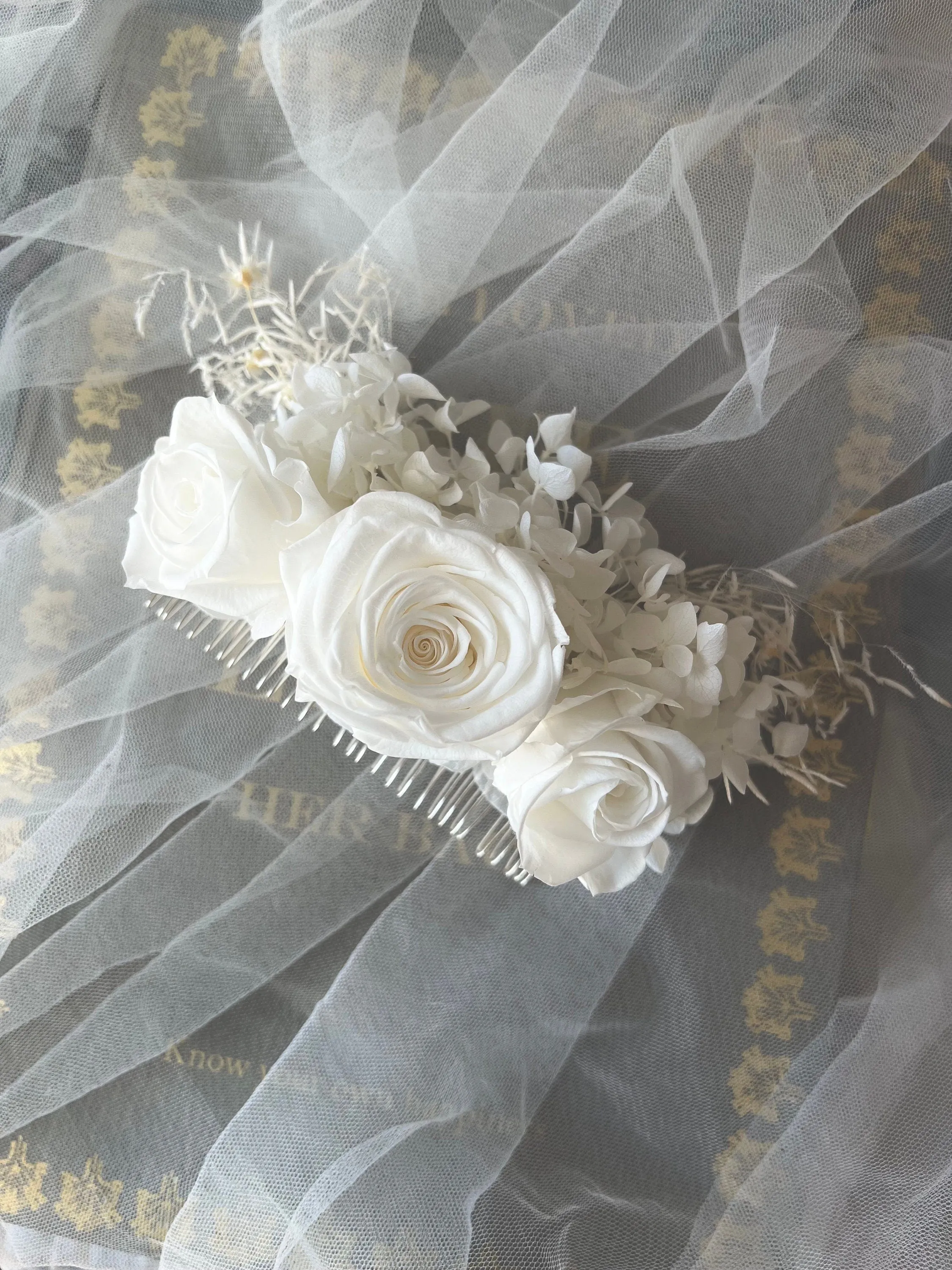 Large Floral Hair Comb for Brides, Boho Bridal Statement Headpiece for Hair Up, White Rose Headpiece, Wedding Hair Comb White Flowers Garden