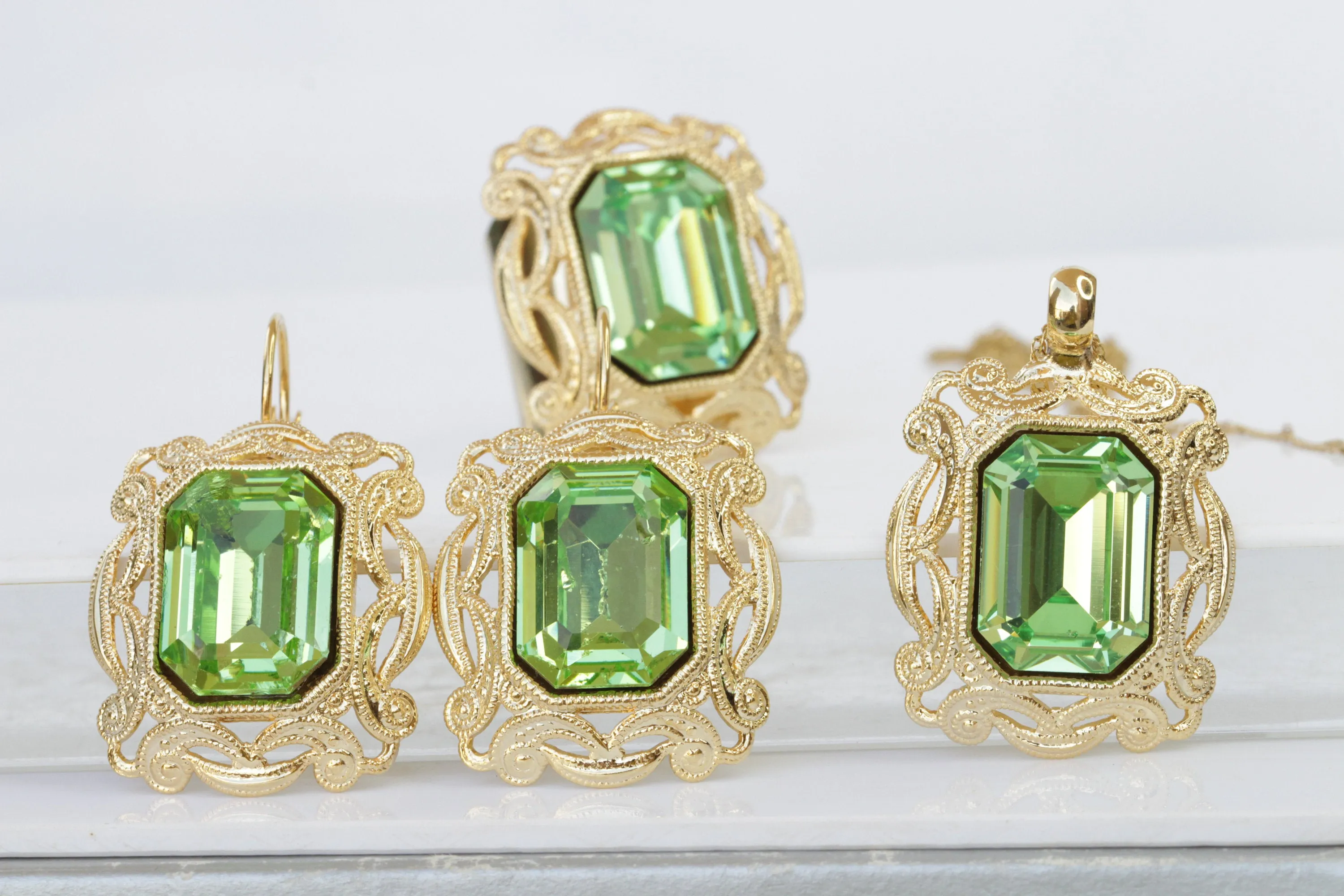 PERIDOT STATEMENT RING