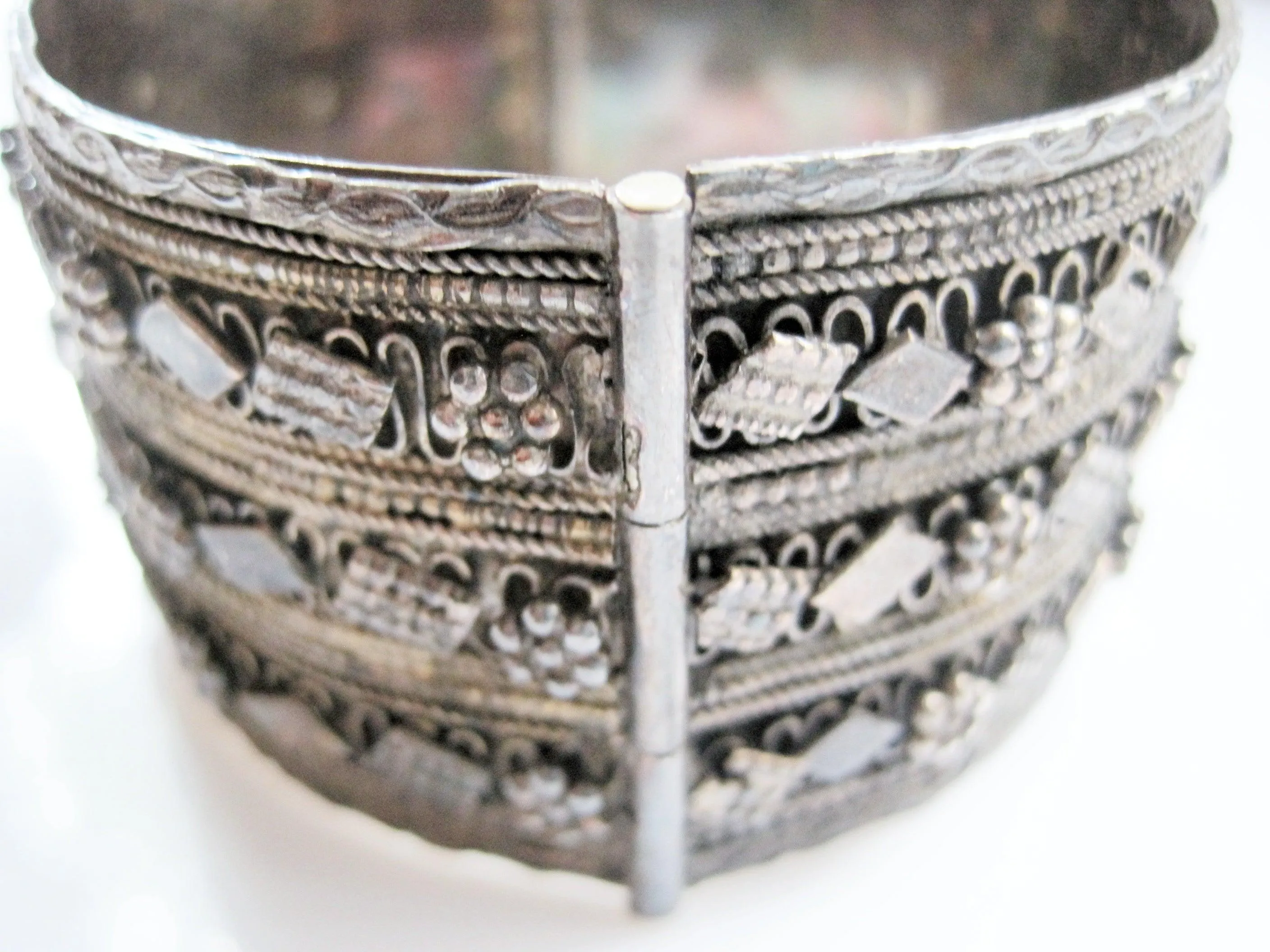 Silver Yemeni Hinged Bracelet