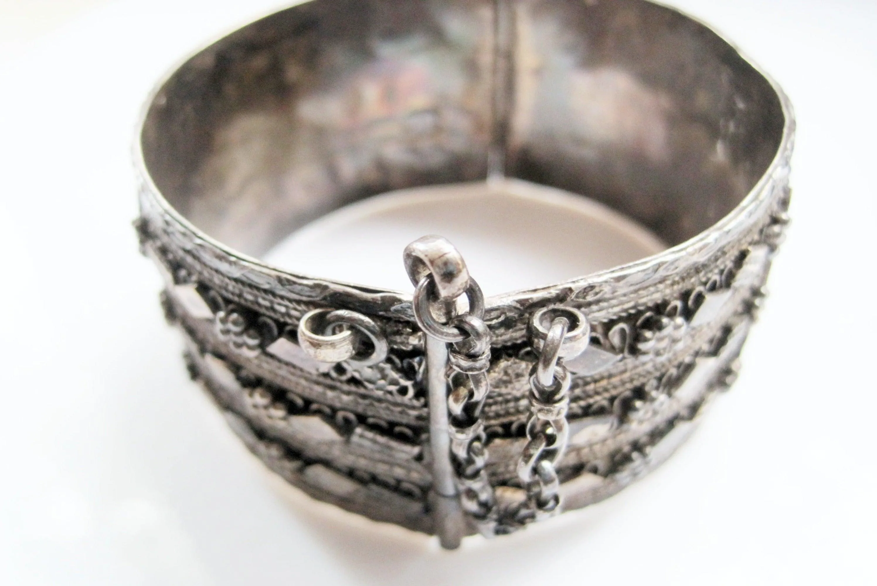 Silver Yemeni Hinged Bracelet