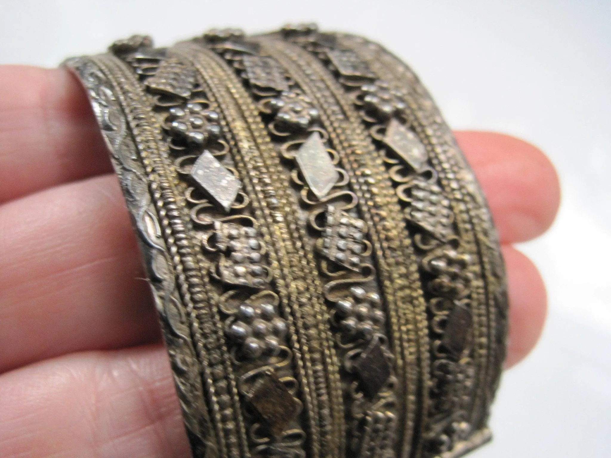 Silver Yemeni Hinged Bracelet