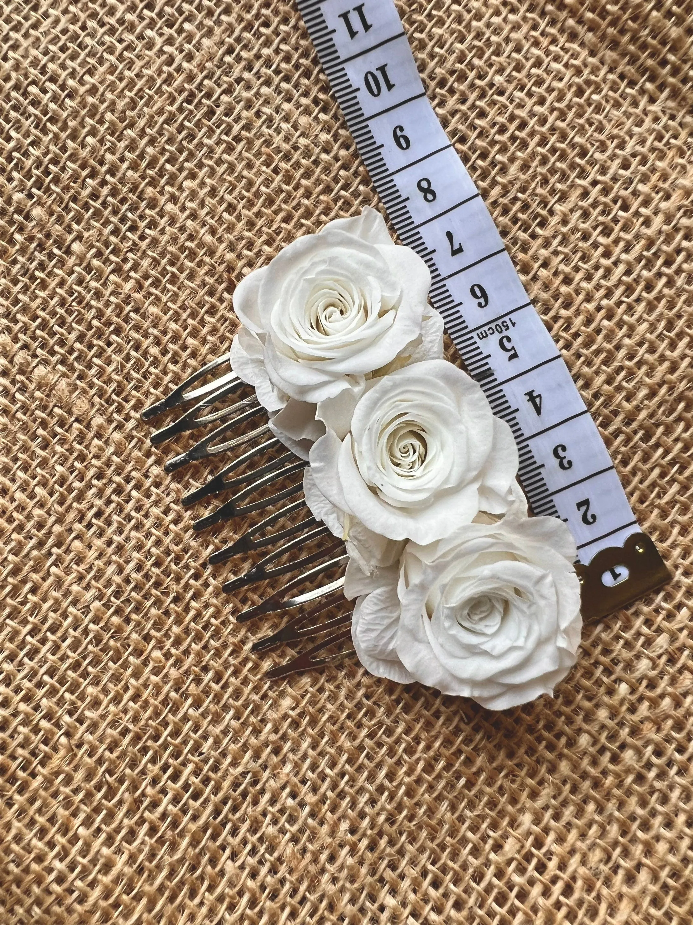 White Rose Hair Comb Small, Minimal Bridal Hair Piece, Preserved Rose Decorative Wedding Side Comb in Gold, Everlasting Flower Updo Hair